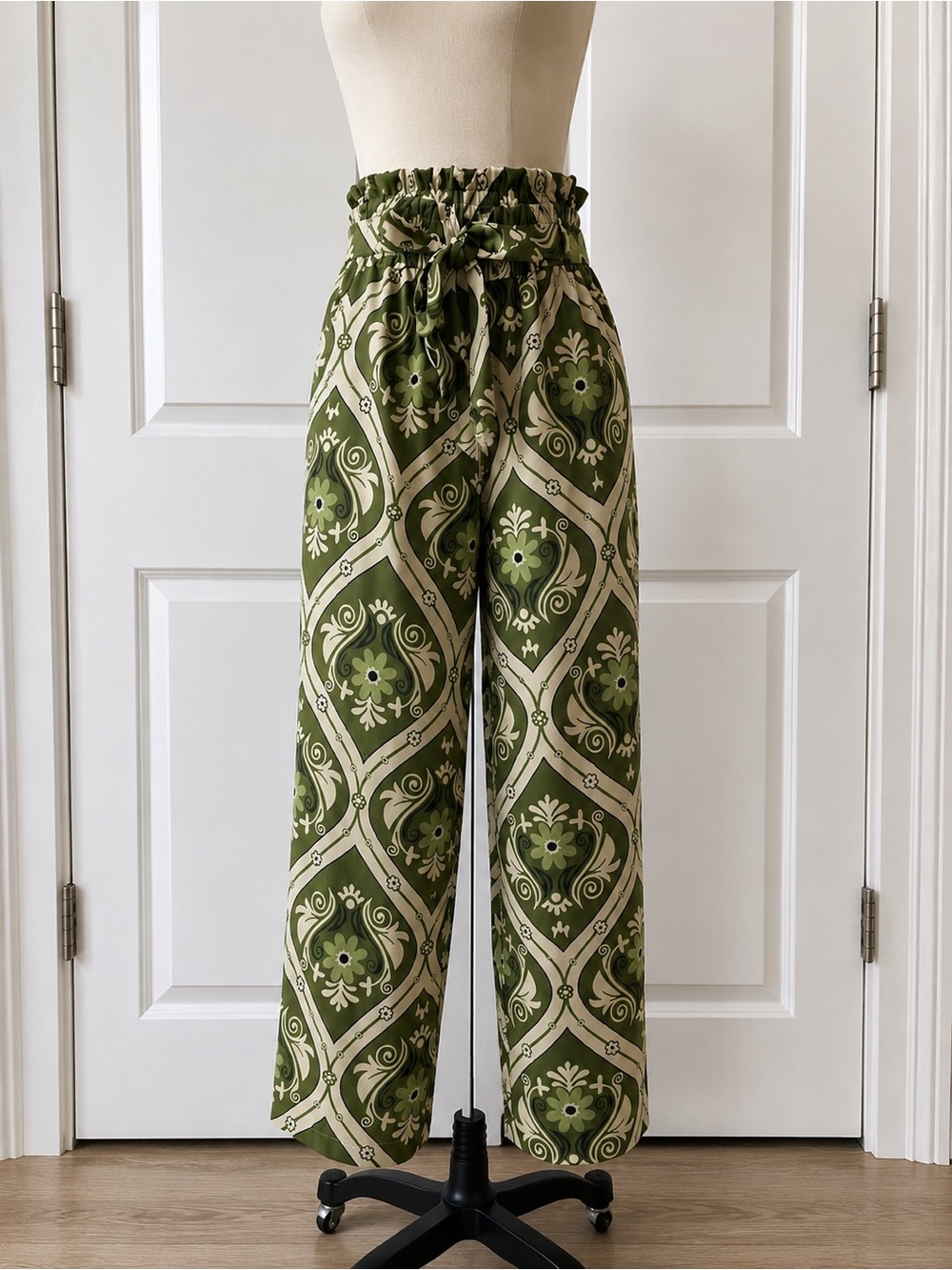 Cider Green Retro Floral Paperbag Waist Wide Leg Pants Size Medium